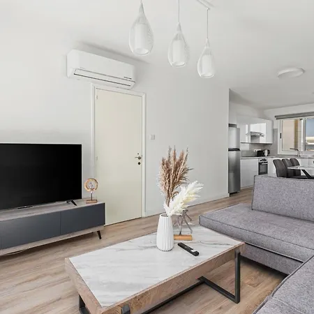 Nautical Club Penthouse Apartmán Larnaca