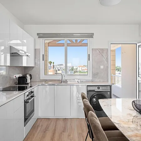 Apartmán Nautical Club Penthouse Larnaca