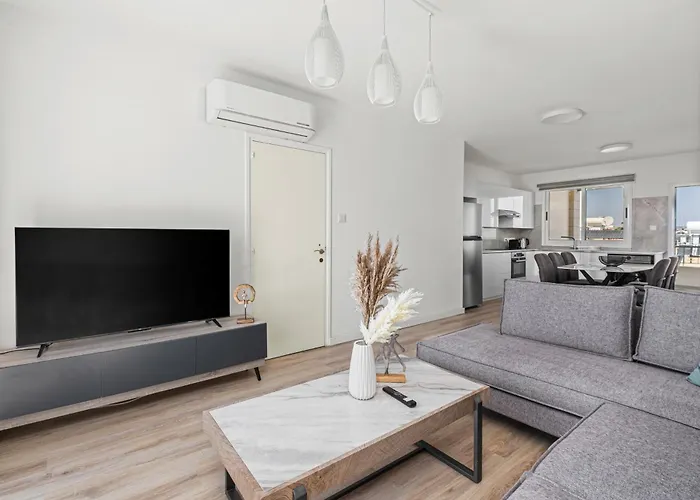 Nautical Club Penthouse Lägenhet Larnaca