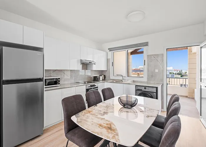 Nautical Club Penthouse Lägenhet Larnaca