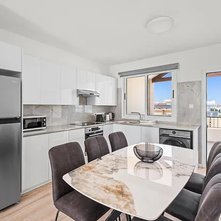 Nautical Club Penthouse Apartament Larnaca